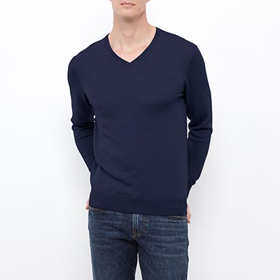 <span>UNIQLO Extra Fine Merino V Neck </span><i>→</i>